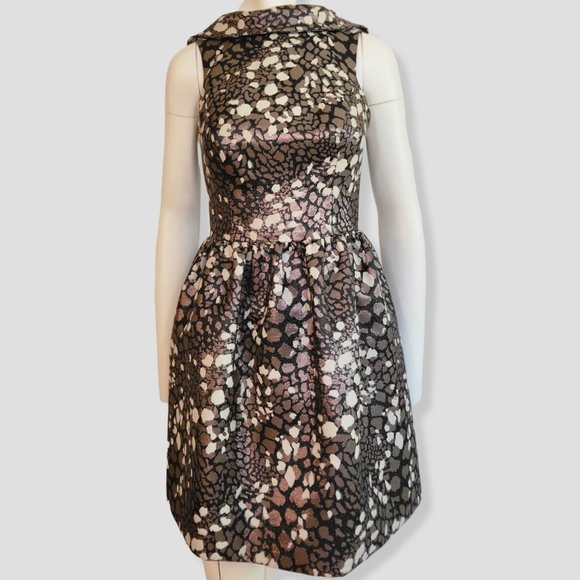 Mark & James by Badgley Mischka Dresses & Skirts - MARK & JAMES by BADGLEY MISCHKA Jacquard Sheath Mini Dress Metallic